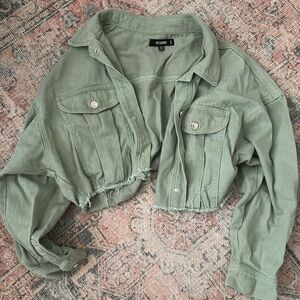 Cropped frayed jacket